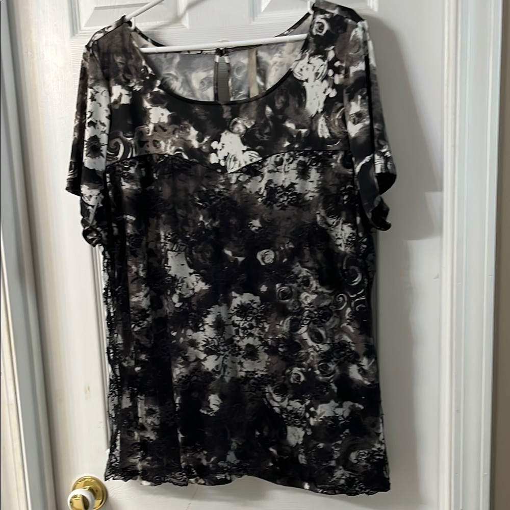 Penningtons Black and Gray Graphic Blouse Short Sleeve - Picture 1 of 3